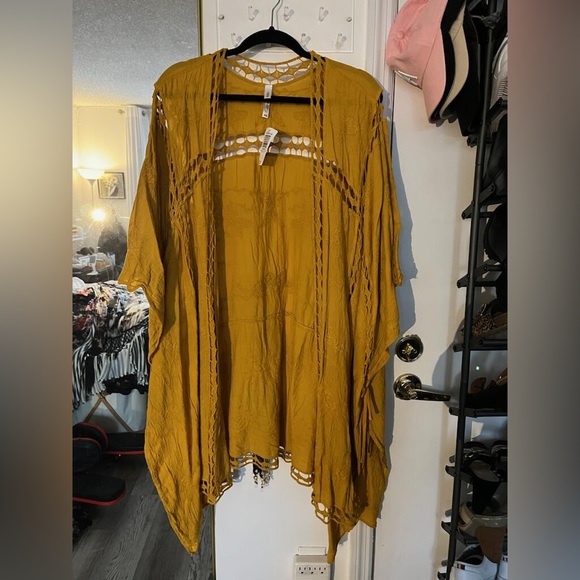 Torrid Gold Eyelet Inset Ruana - Picture 3 of 8